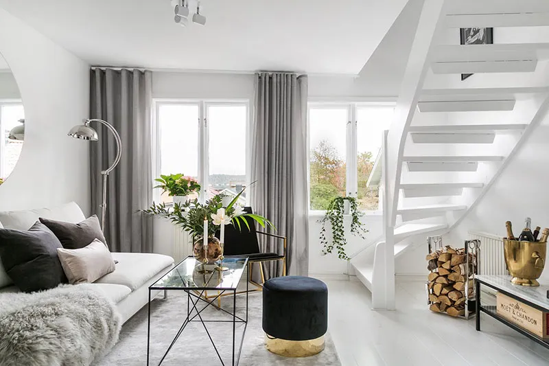 خانه دوبلکس با دکور در رنگ های سفید مشکی طوسی